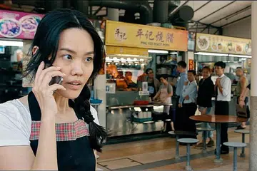 TUMPUAN MENARIK: Filem 'Not My Mother's Baking' berkisar tentang cinta anak penjual nasi daging babi di gerai pusat penjaja. -Foto STUDIO59 CONCEPTS