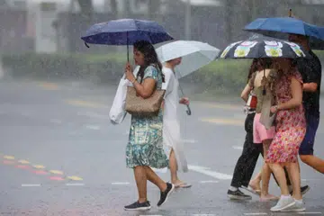 SIAPKAN PAYUNG: Cuaca lembap diramal berterusan pada minggu pertama dua minggu mendatang, kata Khidmat Kaji Cuaca Singapura (MSS) pada 16 Januari.
