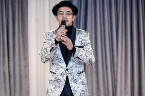 Ezad bakal naik pelamin lagi bersama isterinya nanti, serta berkongsi pengalaman perkahwinan yang diaturkan oleh keluarga masing-masing. 