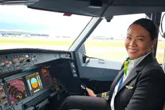 Kesediaan Cik Suzanna Seng untuk menempuh cabaran kerjaya dalam industri penerbangan menyaksikan peralihan beliau sebagai seorang pramugari Etihad Airways kepada juruterbang pesawat RwandAir.
