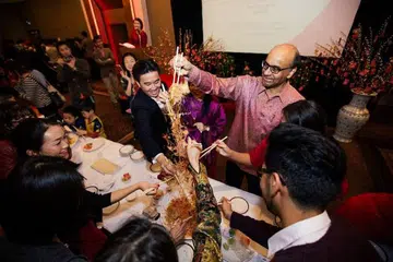 Timbalan Perdana Menteri Tharman Shanmugaratnam menyambut Tahun Baru Cina bersama rakyat Singapura di London.