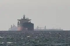 Kapal kargo dilihat di perairan dari utara Ras al-Khaimah, Amiriah Arab Bersatu (UAE) berdekatan Selat Hormuz, di tengah-tengah konflik melibatkan Amerika Syarikat, Israel dan Iran.