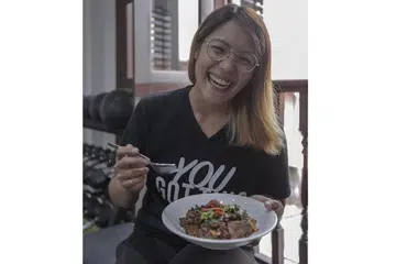PILIHAN LEBIH BIJAK: Elak makan sumber karbohidrat ditapis atau 'refined' seperti nasi putih yang diserap pantas ke dalam tubuh, kata penulis, Cik Aqilah Norazaman. - Foto BH oleh IQBAL FAIZAL
