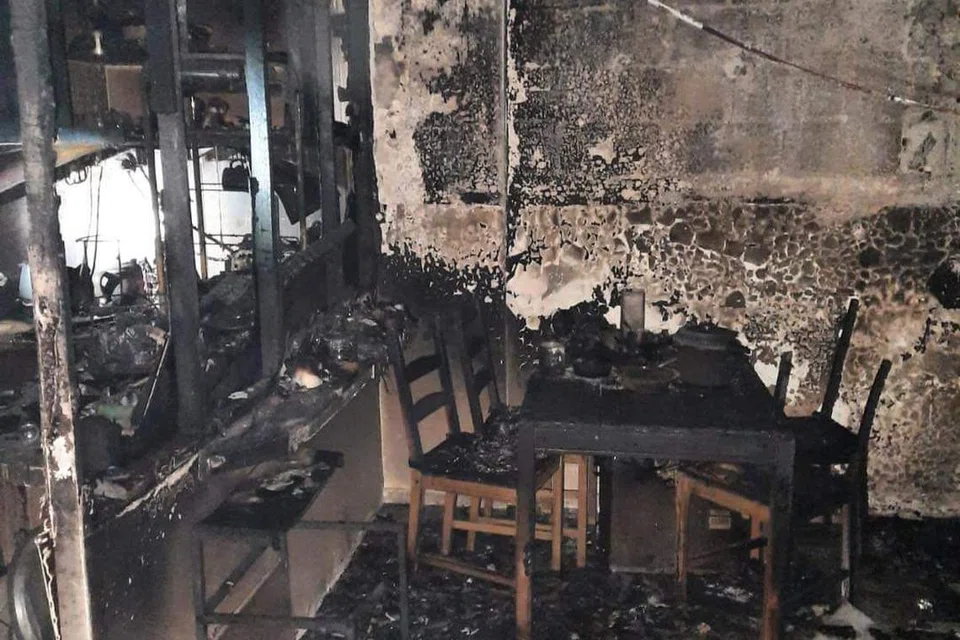 FLAT TERBAKAR: Kebakaran di flat di Buffalo Road merosakkan ruang tamu dan dapur serta bahagian lain flat itu. 