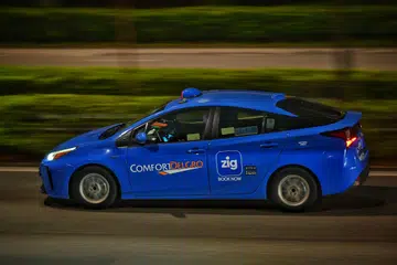 TAMBANG NAIK: Untuk membantu teksi membiayai kos operasi lebih tinggi berikutan kenaikan harga bahan api, inflasi  dan kenaikan Cukai Barang Dan Perkhidmatan (GST), ComfortDelGro memperkenalkan perubahan struktur tambang baru termasuk kenaikan tambang dan waktu surcaj baru, bermula 13 Disember 2023, 6 pagi.