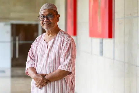 Encik Hamzah Suria, mengambil kesempatan untuk memanfaatkan Skim Beli Balik Pajakan (LBS) dan menjual balik pajakan 30 tahun flat empat biliknya kepada Lembaga Perumahan dan Pembangunan (HDB).