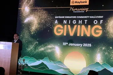 Anggota Parlimen (AP) GRC Chua Chu Kang, Encik Zhulkarnain Abdul Rahim, memberi ucapan mengenai peranan Maybank Singapura sebagai bank pertama di Singapura yang menyediakan penyelesaian pengurusan kekayaan Islam menyeluruh dari hujung ke hujung semasa acara gala masyarakat Maybank pada 10 Januari.