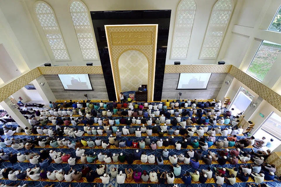 AMAL JARIAH: Menurut Menteri Bertanggungjawab bagi Ehwal Masyarakat Islam, Encik Masagos Zulkifli Masagos Mohamad, dengan penutupan masjid, pendapatan masjid-masjid di sini jelas terjejas.