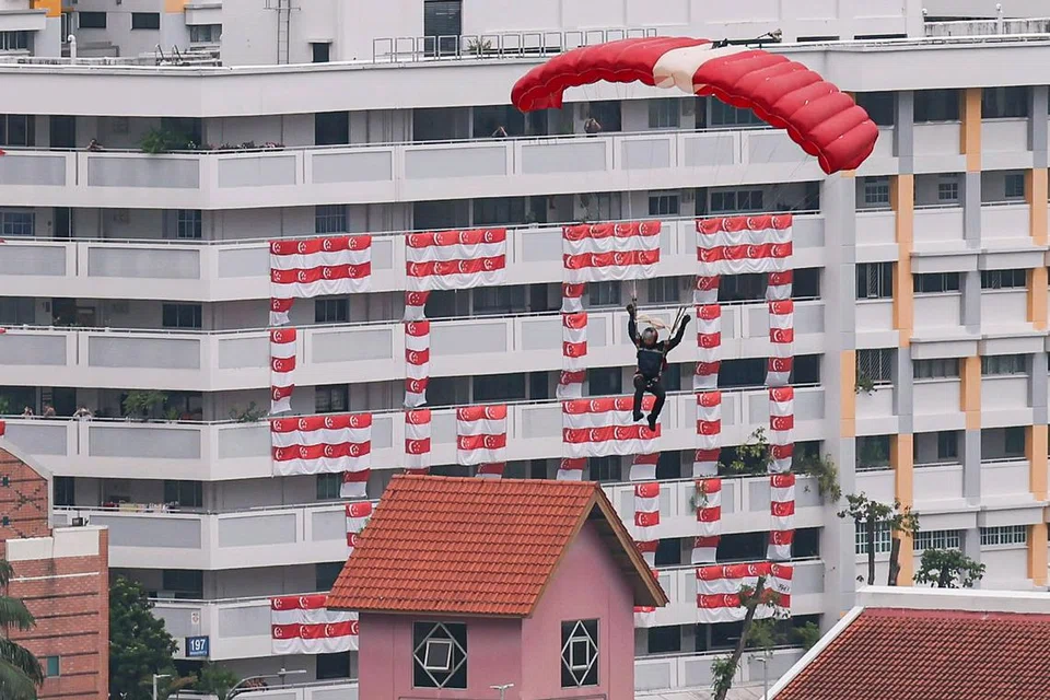 Pasukan Red Lions mendarat di padang terbuka di Bishan pada 10 Ogos sempena sambutan Hari Kebangsaan 2025.