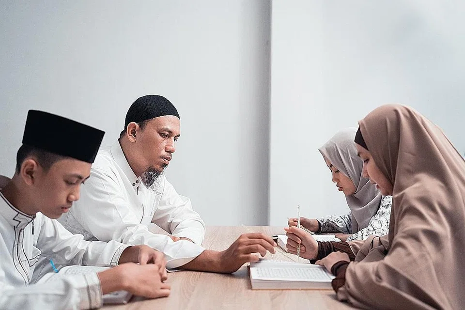 INGATI RASULULLAH: Uumat Islam diseru supaya sentiasa mengingati nabi dengan menyebut nama Nabi Muhammad saw melalui ucapan selawat. - Foto ISTOCKPHOTO