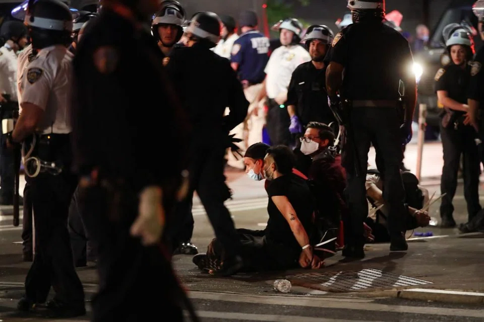 BERTUKAR GANAS: Bantahan tunjuk perasaan seringkali bertukar ganas pada sebelah malam dan beberapa orang kelihatan diberkas pihak berkuasa. - Foto AFP 