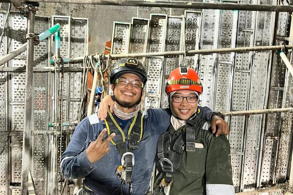 Cik Normalia Sidek, yang dikenali sebagai wanita besi Malaysia, mendapat sokongan penuh suaminya, Encik Abdul Hazim Abdul Rashid, yang bekerja dalam bidang sama sebagai chimney maintenance (penyelenggaraan cerobong). 
