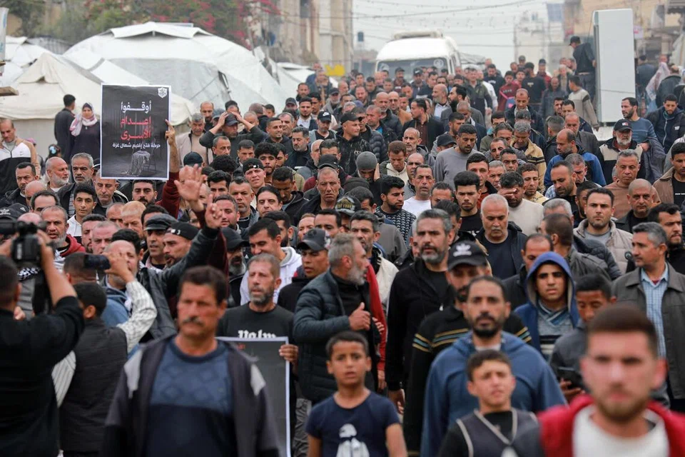 Penunjuk perasaan Palestin berarak di Bandar Gaza  pada 1 April 2026 bagi membantah kelulusan rang undang-undang hukuman mati oleh Parlimen Israel terhadap rakyat Palestin yang disabitkan kesalahan melakukan serangan maut. Rang undang-undang itu menetapkan hukuman mati sebagai hukuman mandatori bagi rakyat Palestin di Tebing Barat yang diduduki, jika didapati bersalah melakukan serangan yang diklasifikasikan sebagai “keganasan” oleh mahkamah tentera Israel