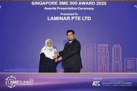 Cik Zeenath Jaleel, diiktiraf sebagai penerima Anugerah SME 500 oleh ahli majlis Persatuan Perdagangan dan Perniagaan Singapura (ATC), Dato Seri Ashraf Bakar, bagi pencapaian Laminar, syarikat kejuruteraan yang diasaskannya, dan telah menunjukkan prestasi cemerlang, berinovasi, dan mencatat pertumbuhan konsisten dalam industri.