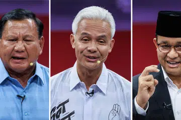 Sedang Encik Prabowo Subianto (kiri) berasa lega dengan keputusan kiraan pantas pilihan raya 14 Februari, Encik Anies Baswedan (kanan) dan Encik Ganjar Pranowo (tengah) masih belum mahu mengaku kalah dan menunggu keputusan rasmi daripada Suruhanjaya Pilihan Raya (KPU).