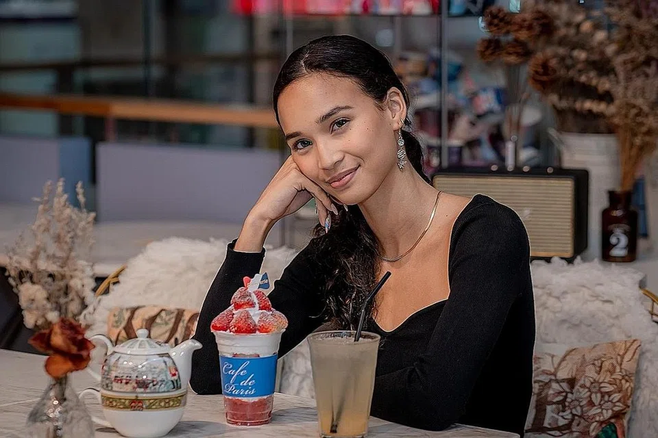 BAKAT MENYERLAH: Iman Fandi mampu berdikari mengembangkan minat bidang muzik dengan menghasilkan dua single, 'Timefame' dan 'Love Me A Little More', yang akan disertakan dalam EP penuhnya tahun depan. - Foto-foto BM oleh NUR DIYANA TAHA