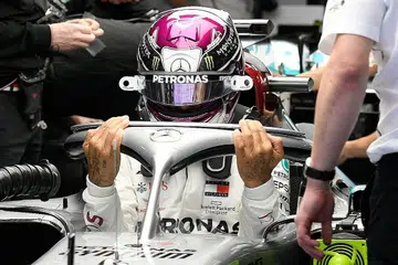 TERPANTAS: Hamilton mencatat masa terbaik sepantas 1 minit 16.976 saat di hari pembukaan ujian kereta pramusim di Barcelona. - Foto AFP
