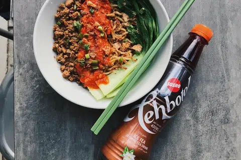 Hidangan Bakmi Sambal Merah di Kulon.