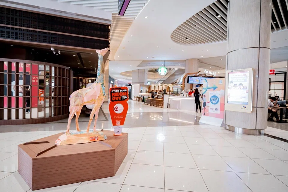 Nur Iman Sumani, Diamond Nabilah Misson, Suntec City