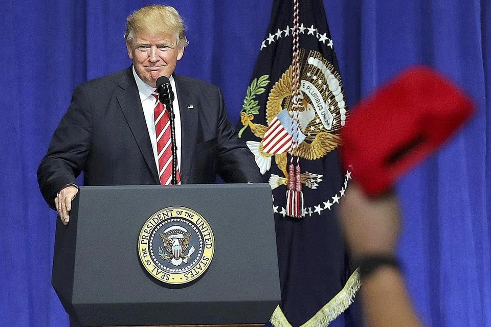 DONALD TRUMP: Politik Presiden Amerika terbaru ini bukan politik diplomasi tetapi politik yang menitikberatkan untung-rugi. - Foto REUTERS