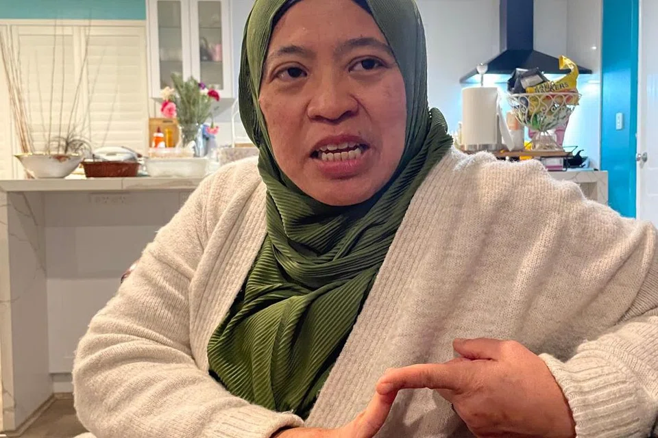 Cik Zuhaidah Sulaiman, lulusan Universiti Malaya (UM) dan pernah bertugas sebagai guru ketika di Singapura, terpaksa menerima pelbagai pekerjaan yang tiada kena-mengena dengan kelulusannya selama beberapa tahun. Sejak 2022, beliau kembali dalam bidang pendidikan, bekerja di sekolah untuk anak-anak berkeperluan khas,