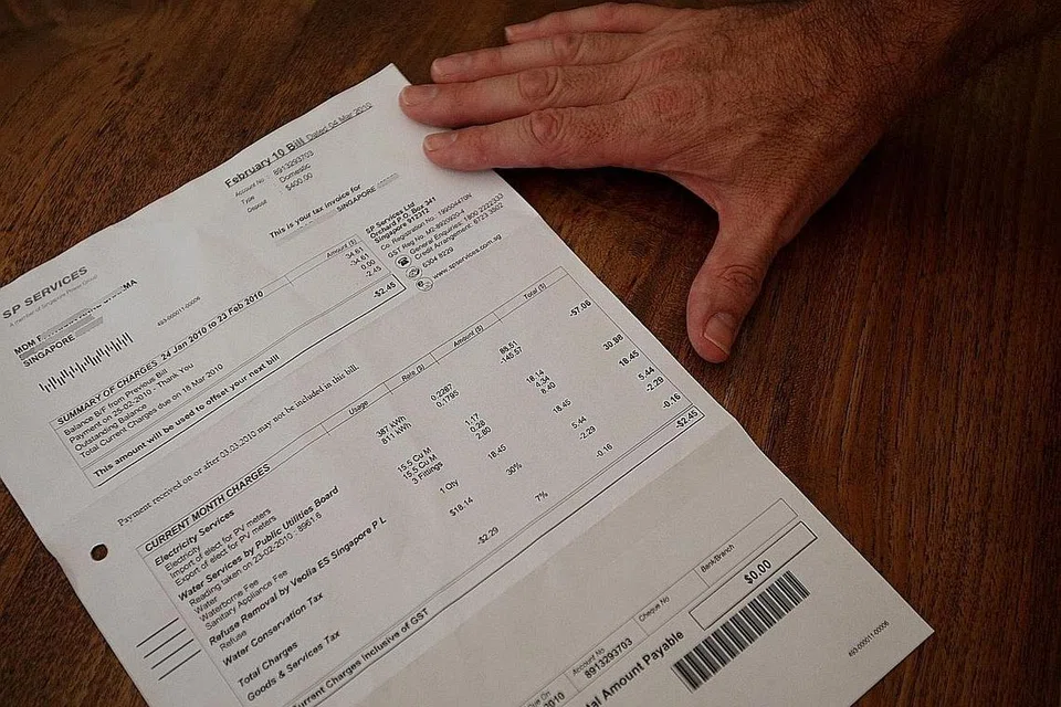 PENGGUNAAN ELEKTRIK: Tempoh pemutus litar dan peringkat awal pembukaan berfasa Covid-19 menyebabkan ramai warga berada di rumah justeru mengakibatkan penggunaan elektrik dan gas naik dalam tempoh tersebut. - Foto fail