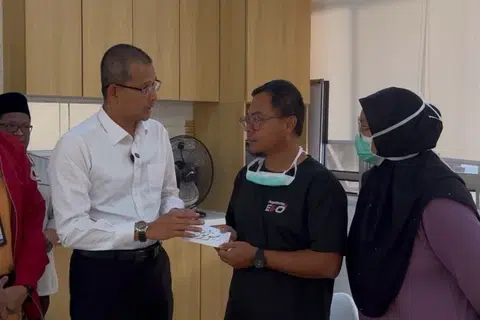 Operasi, anjing liar, kanak-kanak perempuan berusia dua tahun yang diserang sekumpulan anjing