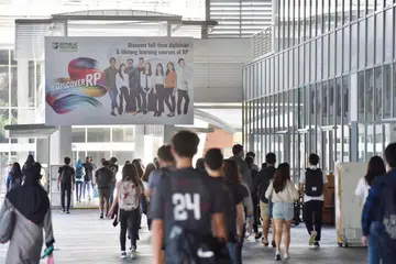 TINJAUAN PEKERJAAN SISWAZAH: Tinjauan yang dijalankan bersama oleh lima politeknik di sini turut menunjukkan bahawa gaji median bulanan bagi lulusan yang mendapat pekerjaan sepenuh masa meningkat daripada $2,235 pada 2017 kepada $2,350 tahun lalu.