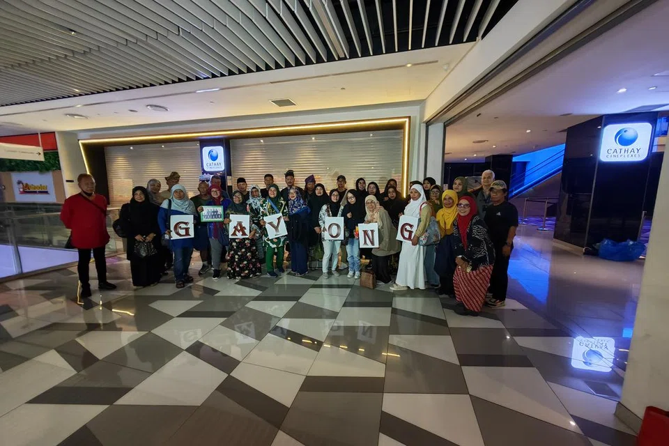Bekas penduduk Pulau Sudong yang menyertai acara tayangan filem Gayong di GV Clementi. 