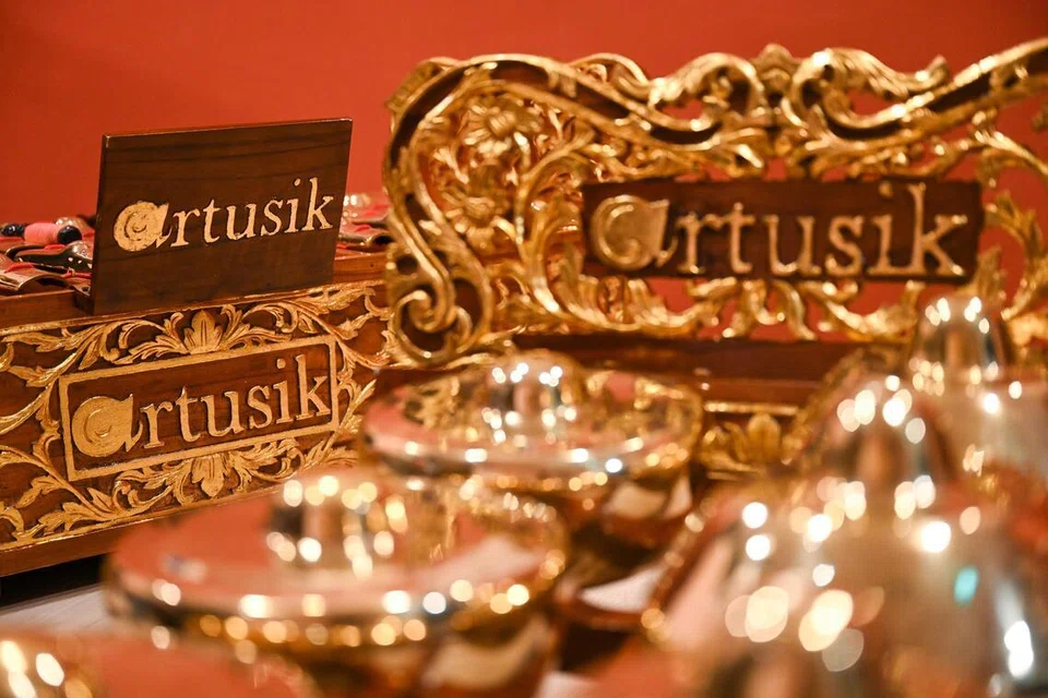 Rangka gamelan siap yang ditempah khas untuk Artusik.