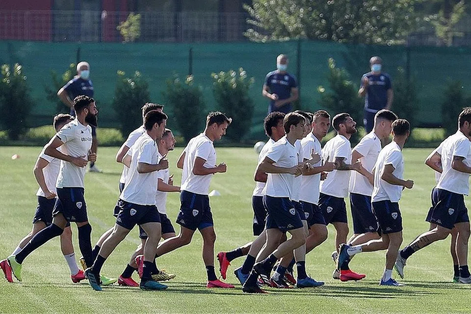 SUDAH MULA BERLATIH: Pemain Brescia Calcio menjalani latihan berkumpulan Isnin lalu, yang pertama selepas sekatan bagi membendung penularan Covid-19 tama. Liga Serie A Italy dijangka disambung pada 20 Jun. - Foto EPA-EFE