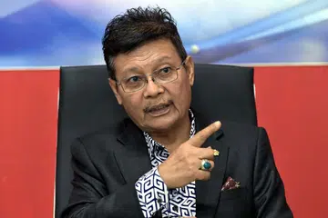 Ahli Parlimen Tanjong Karang, Datuk Dr Zulkafperi Hanapi. 