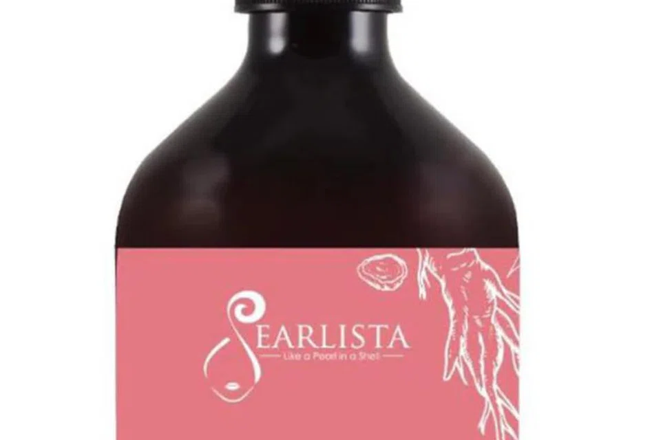 Syampu pemulihan, ‘Pearlista Herbal Remedy Root Revival Shampoo’ ($42), yang mengandungi campuran ginseng dan serai dipercayai dapat menguatkan akar rambut, menyihatkan helaian, dan meremajakan kulit kepala.