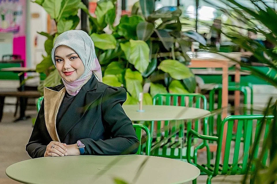 KEKALKAN NAMA ASAL: (Dari kiri) Siti Nurhaliza, Taufik Batisah, Sanisah Huri dan Rahimah Rahim. - Foto BM oleh NUR DIYANA TAHA 