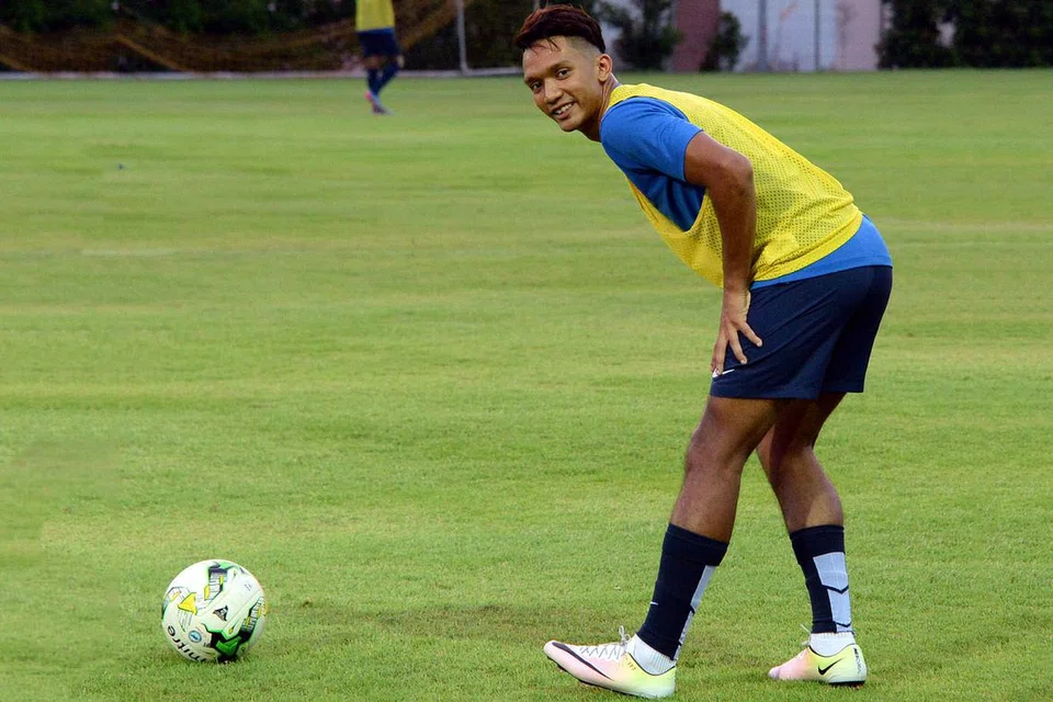 SAHUT CABARAN: Fareez Farhan bersedia meneruskan usaha gigih bagi merebut tempat dalam skuad nasional. - Foto ZAINAL YAHYA