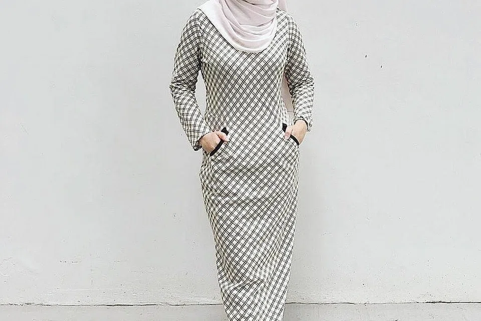 "Kami berasa bahawa makanan tradisional merupakan satu topik yang akan mengembalikan memori nostalgik warga emas. Selain itu, hampir semua orang sukakan makanan." - Cik Sarah Zainal Abidin (gambar), yang menghasilkan kerja seni yang bertemakan 'Yuk, main masak-masak'.