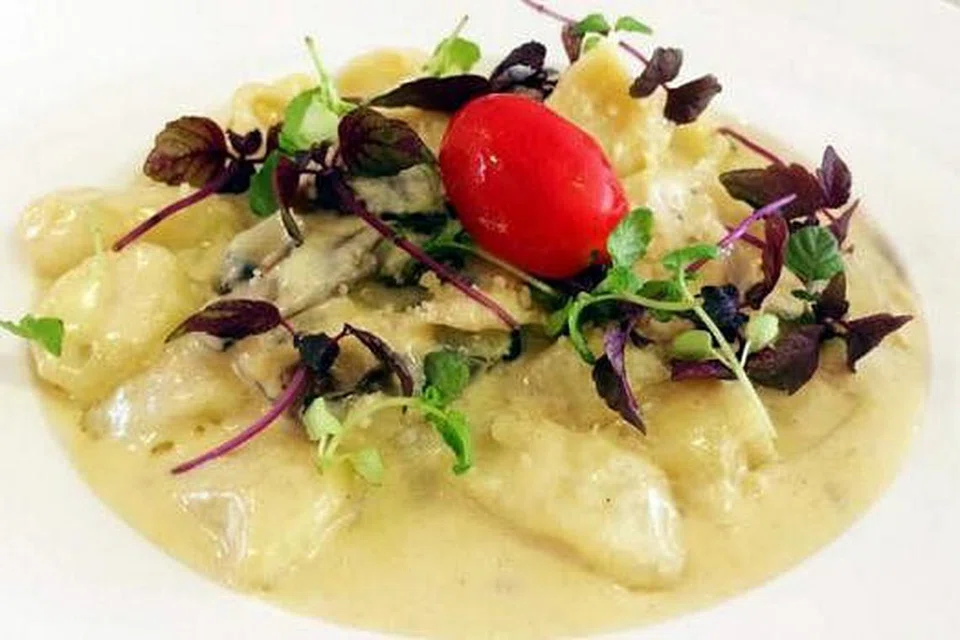 GNOCCHI WITH CHEESE & SHROOMS: Tekstur 'gnocchi' lembut sekali dengan gabungan cendawan dan sos krim.
