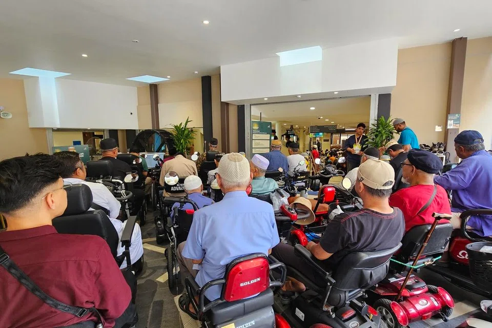 Ruang pandu lalu atau ‘drive-thru’ itu merupakan antara beberapa ciri bersifat terangkum, mesra warga emas dan mesra golongan kurang upaya yang disediakan oleh Masjid Darul Makmur setelah ia menjalani kerja naik taraf selama dua tahun dari 2023 hingga 2025.