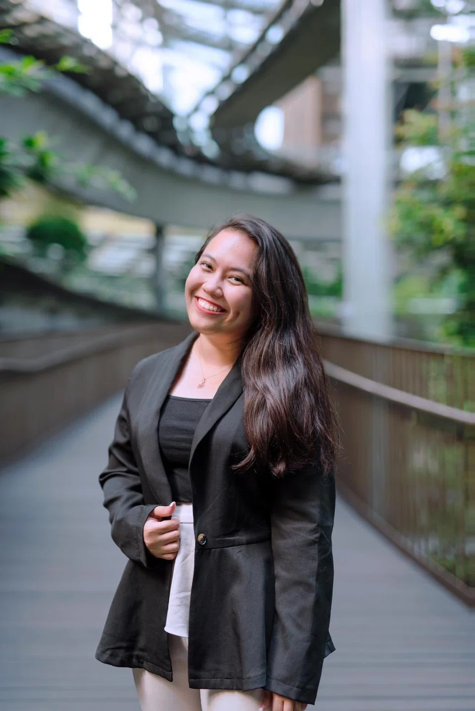 Aisyah Lyana ialah seorang penulis cerpen dan puisi di Singapura.