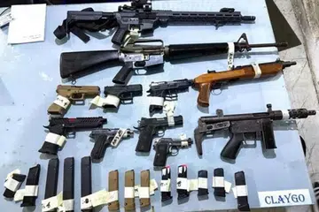 Antara senjata api yang dirampas Pasukan Polis Filipina selepas satu operasi penyamaran yang dijalankan. Dua daripada tiga lelaki yang ditangkap adalah warganegara Singapura yang didakwa menjual senapang dan pistol.
