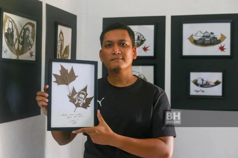 Ukiran daun hasil tangan Encik Muhammad Hafizi mampu menjana pendapatan mencecah antara RM3,000 hingga RM5,000 sebulan. 