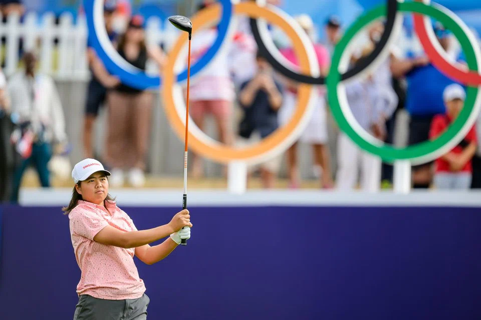 Pemain golf Shannon Tan adalah pemain golf warga Singapura pertama bertanding dalam Sukan Olimpik.