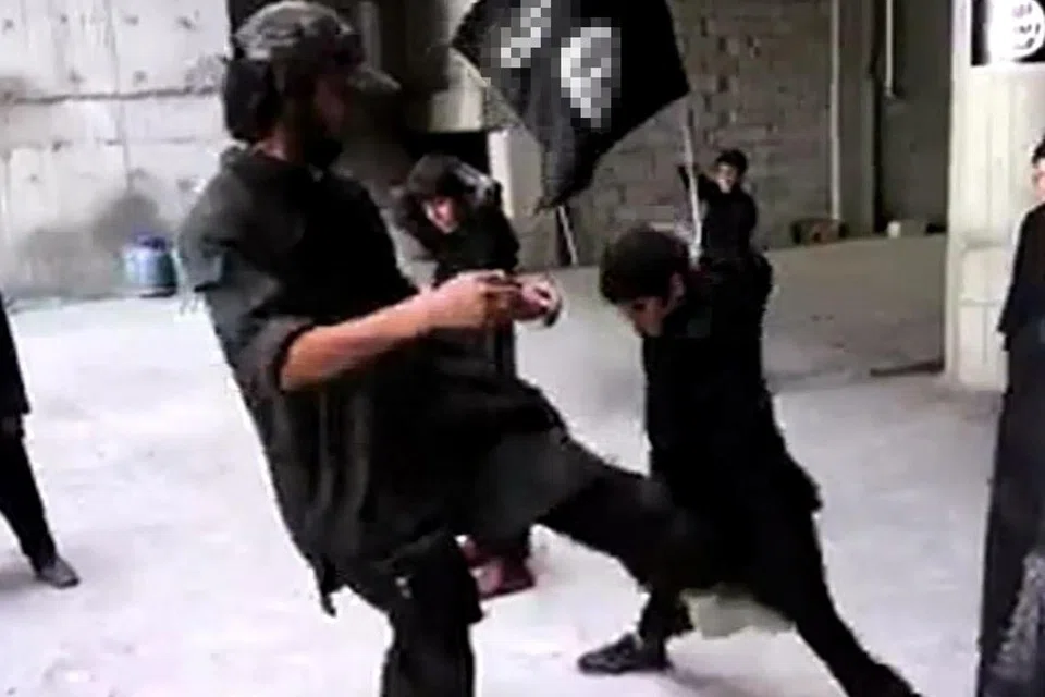 Lelaki warga Singapura berusia 17 tahun, yang kini diletakkan di bawah Arahan Penahanan (OD) sejak September 2024, merancang untuk melakukan serangan ke atas lelaki bukan beragama Islam di Tampines dan telah menyiapkan pengisytiharan jihad bersenjata untuk dikeluaran sebelum serangannya.