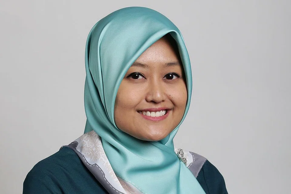 Cik Rahayu Mahzam
