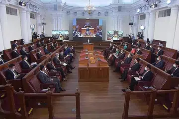 PEMBUKAAN PARLIMEN: Sebilangan Anggota Parlimen mengangkat sumpah di bangunan The Arts House - sebagai langkah jarak selamat menentang Covid-19. - Foto GOV.SG 