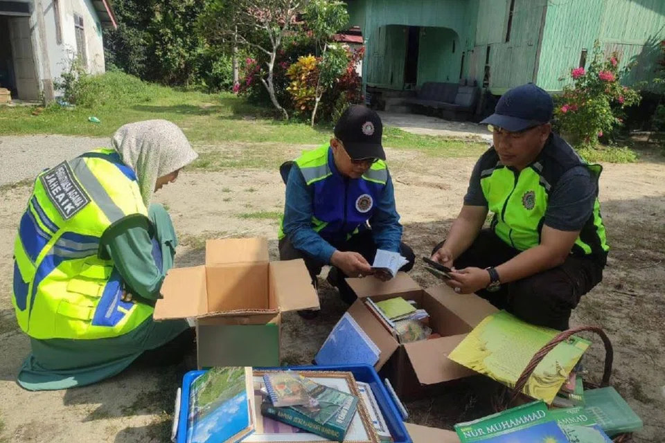 Antara bahan penerbitan dan bacaan terkait ajaran sesat Al-Arqam ditemui di rumah amal dan sekolah dikaitkan dengan Global Ikhwan Service and Business Holdings (GISBH) di Gong Kulim, Pasir Puteh, Kelantan, dalam serbuan oleh pihak berkuasa pada 24 September 2024.