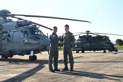 Leftenan Kolonel (LTC) Lim Seng Wee (kanan), Pegawai Pemerintah Angkatan Udara Republik Singapura (RSAF), Skuadron 125 bersama Lt. Kol. Ahmad Farhan Ahmad (kiri), Pegawai Pemerintah, Tentera Udara Diraja Malaysia (RMAF), Skuadron 10 berada di hadapan helikopter RSAF H225M (belakang) and RMAF EC725 (depan) yang menyertai Latihan Search-And-Rescue (SAREX) MALSING 2024.