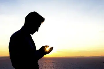 IKHTIAR, DOA DAN TAWAKAL: Tiga kunci kejayaan dunia dan akhirat dalam Islam yang diajarkan Nabi Muhammad saw.
