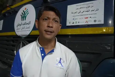 RUMUSAN KEADAAN: Encik Hassan Ahmad, penasihat khas Humanity Matters kelihatan menyampaikan rumusan keadaan terkini di Mesir.