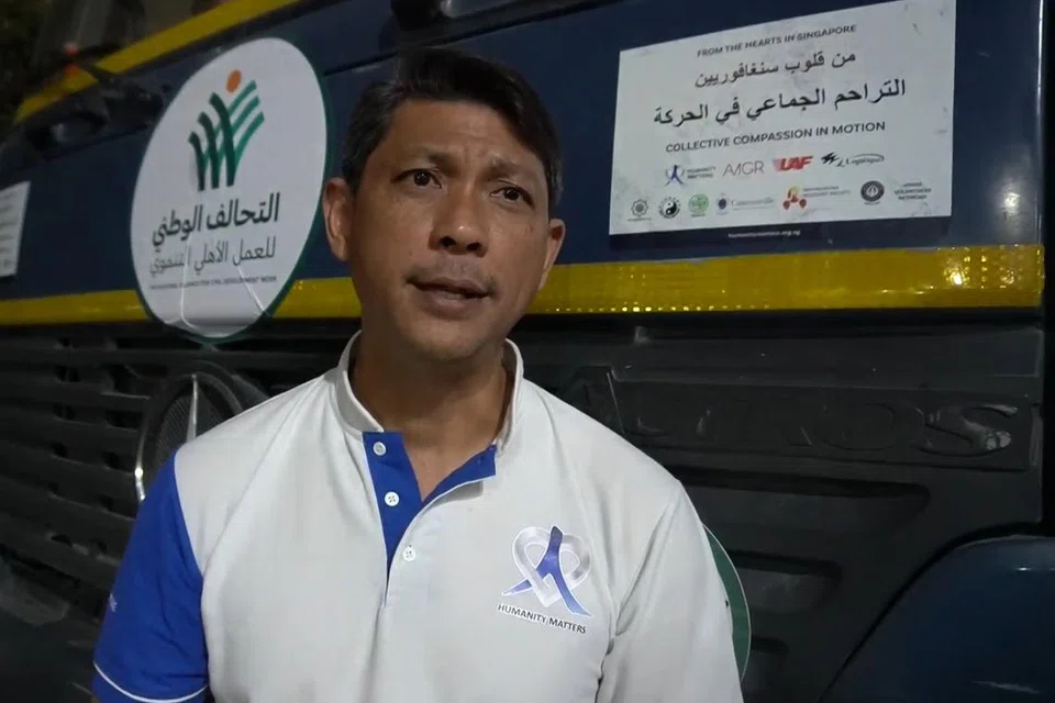 RUMUSAN KEADAAN: Encik Hassan Ahmad, penasihat khas Humanity Matters kelihatan menyampaikan rumusan keadaan terkini di Mesir.